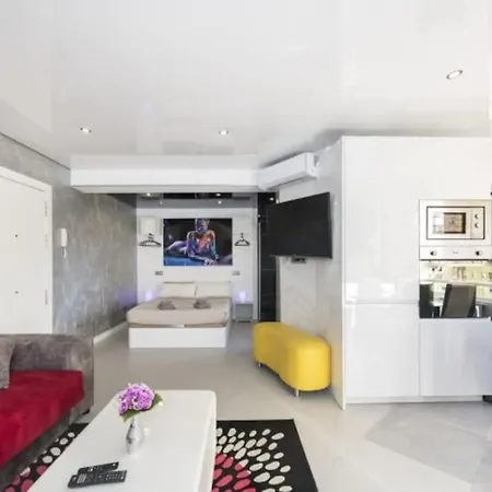 True Colours Apartment , City Center Torremolinos By Namaste Elite Extérieur photo